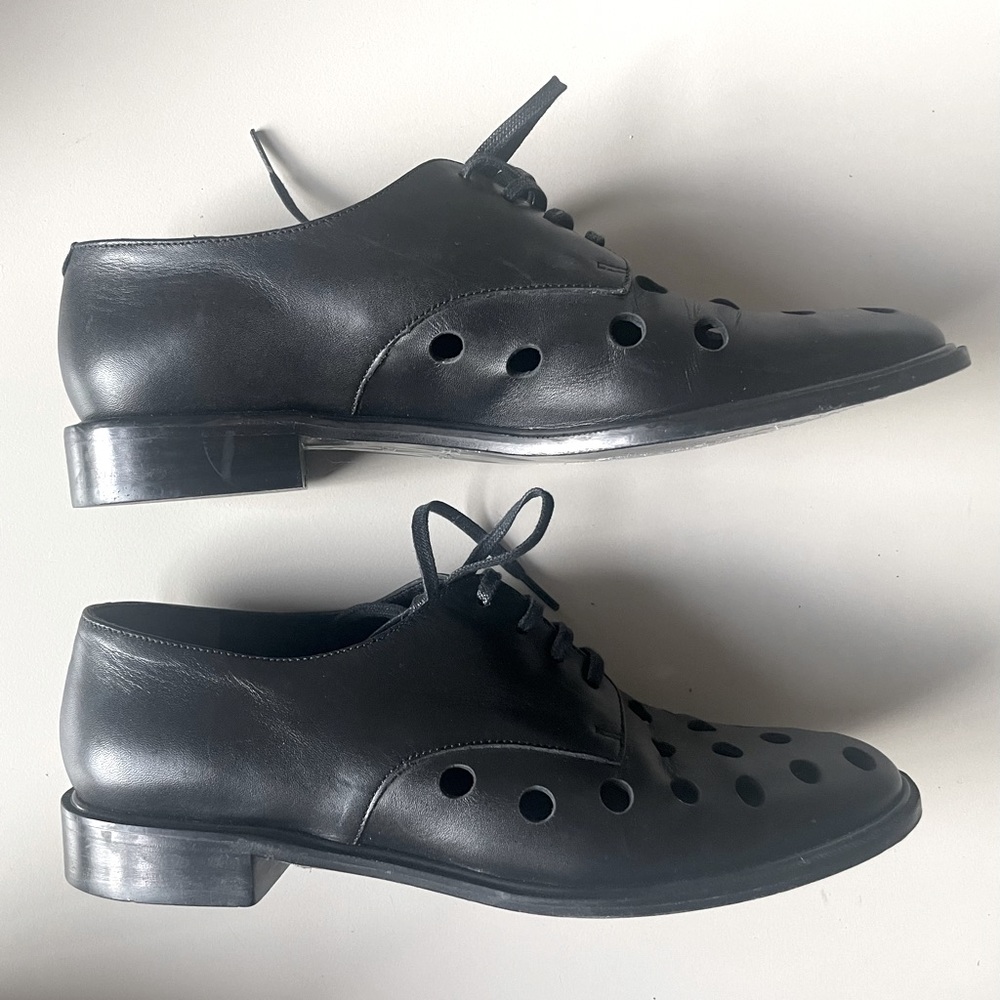 Robert Clergerie black oxfords with hole detail as 37